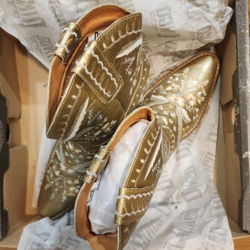 Dingo Primrose Gold Leather Boots - 10 M - New in box - Picture 4 of 7